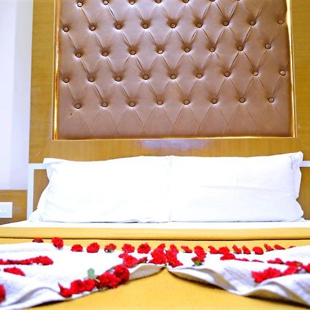 Tr Residency Hotel Pondicherry Bagian luar foto