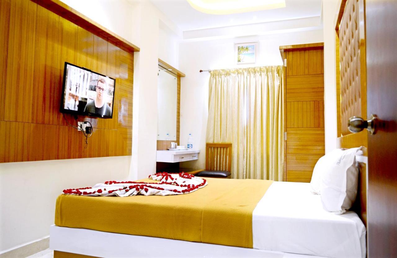 Tr Residency Hotel Pondicherry Bagian luar foto